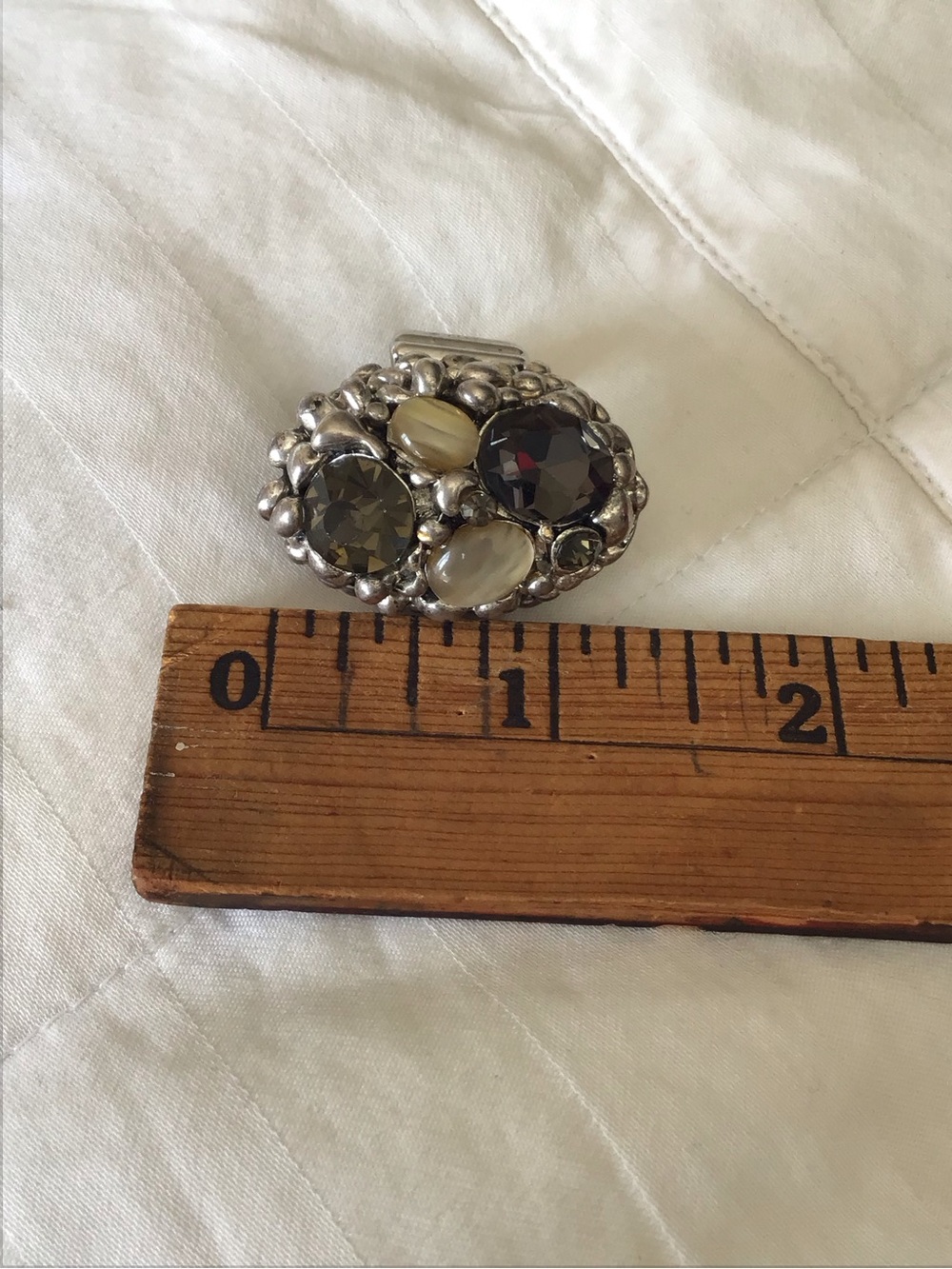 Silver-Tone Cluster Stone Ring in Gray and Ivory